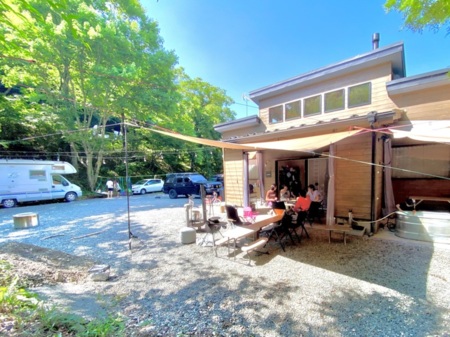 SNUG CAMP HOUSE