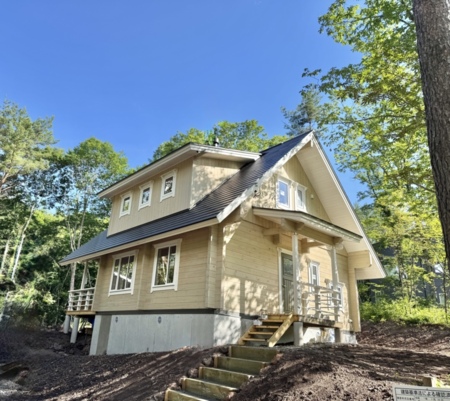 Second House kukka